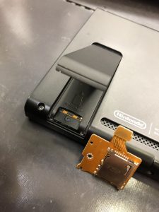 SDカードトレイ交換修理