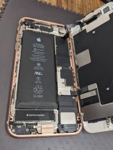 iPhone8バッテリー膨張