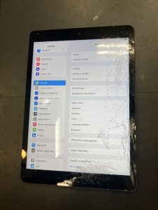 iPad８ガラス割れ