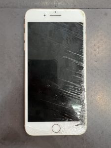 iphone8P 画面割れ　修理